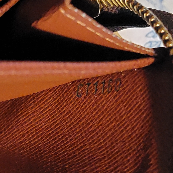 LOUIS VUITTON |  Astrid Long Wallet Clutch Monogram - Picture 14 of 16